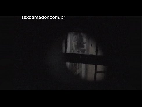 ❤️ Blondie diam-diam direkam oleh seorang intip lingkungan yang tersembunyi di balik batu bata berlubang Video sialan pada kami